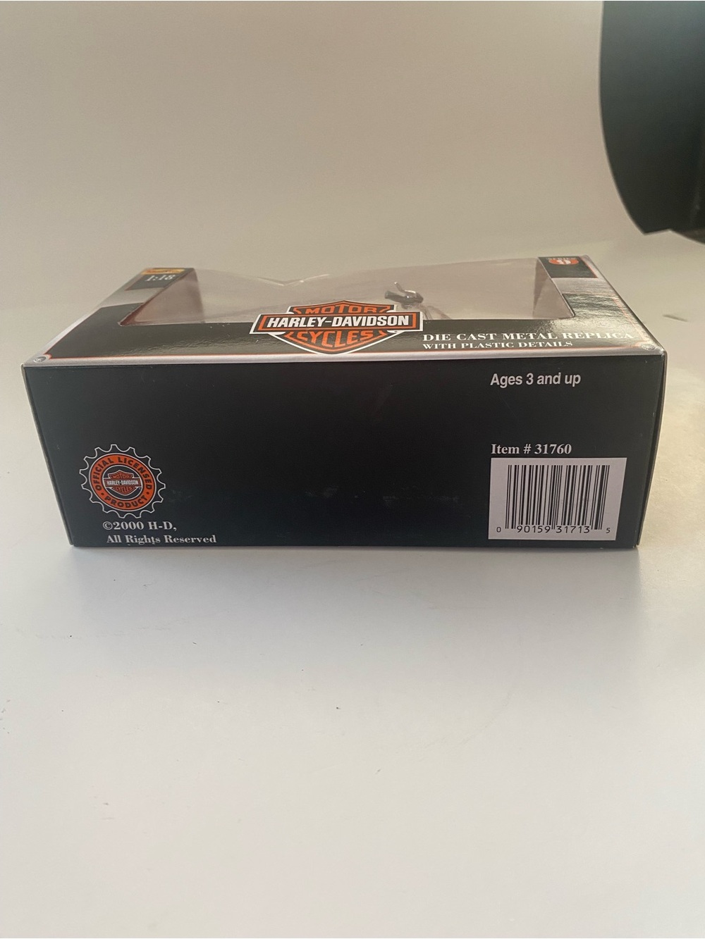 Harley-Davidson White and Black Die-Cast Motorcycle Replica in Display Box - Picture 6 of 6